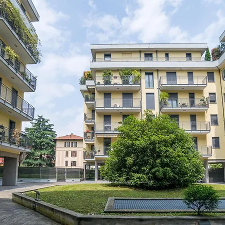 Lejlighed Guesthost - Spacious At 800 M From Borghi Station Como